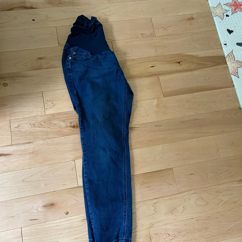 Frayed ankle, maternity jeans